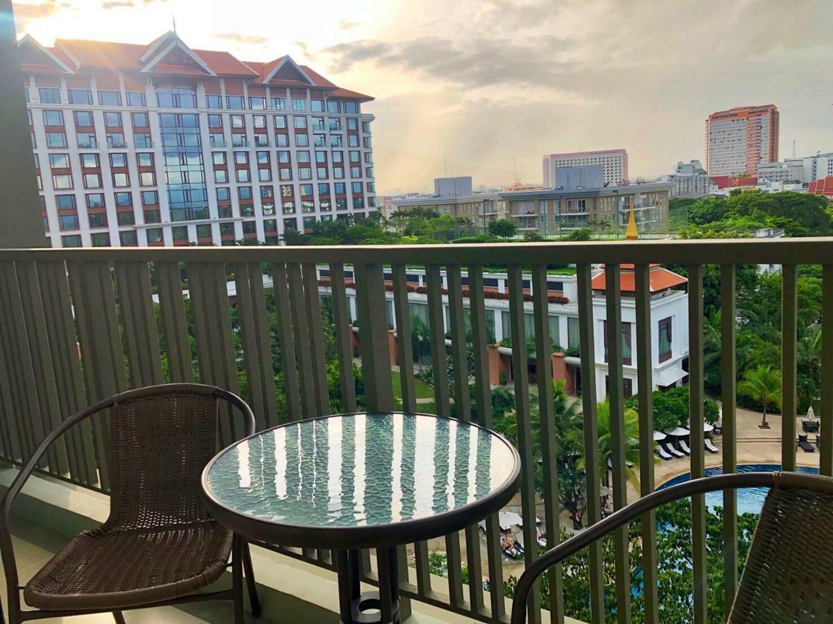 The Astra Suites Chiang Mai Exterior photo